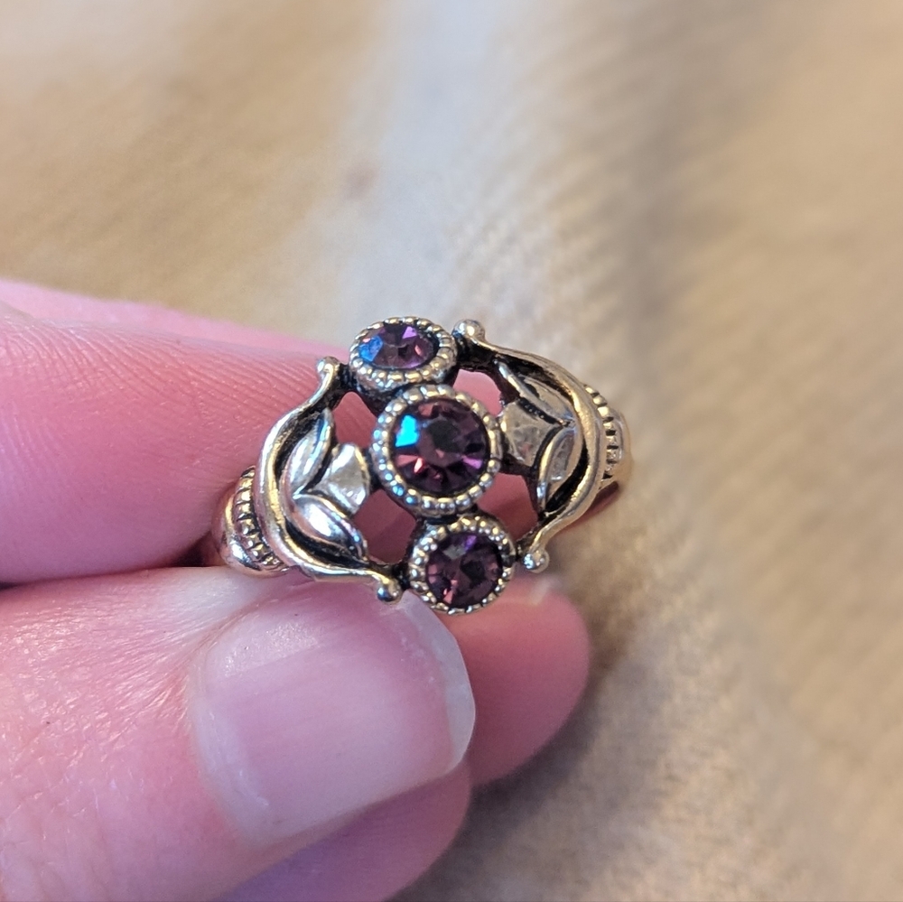 Avon Gold Tone Amethyst Ring (90's)